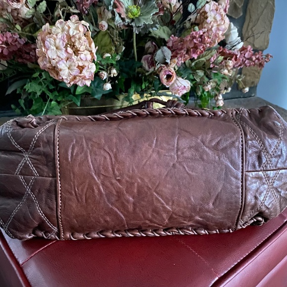 Isabella Fiore Brown Leather Quilted Shoulder Bag Many Pockets Mint Condition - Picture 6 of 11